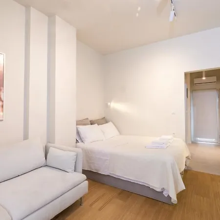 The By White Tower Apartment