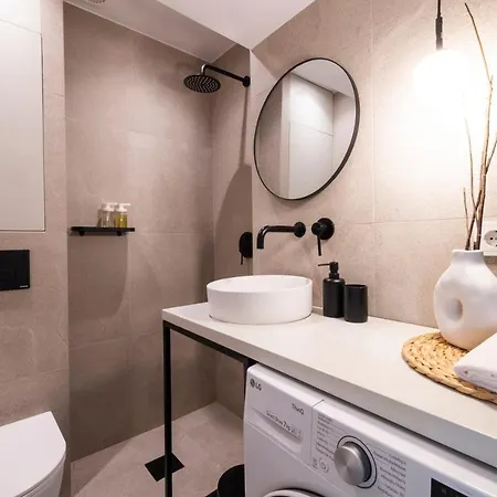 The By White Tower Apartment *