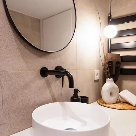 The By White Tower Apartment *
